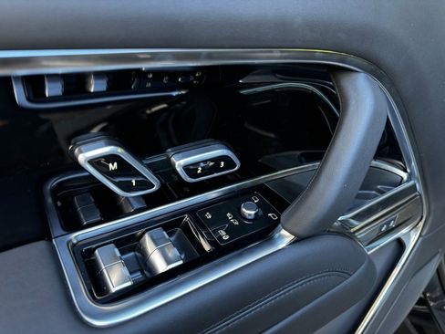 New 2025 Land Rover Range Rover SE image 9