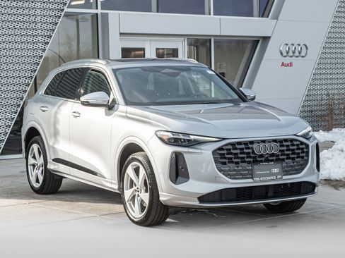 Certified 2025 Audi Q5 Premium Plus w/ Premium Plus image 2