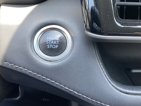 Used 2021 Toyota Highlander LE FWD image 25