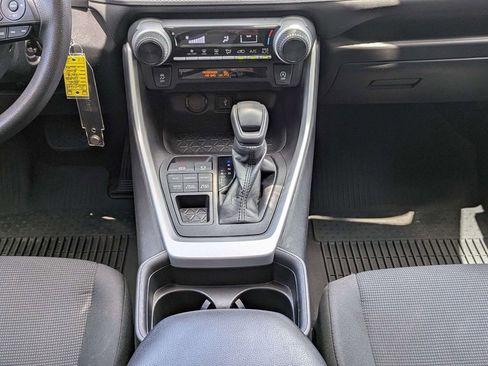 Used 2021 Toyota RAV4 LE AWD/4WD image 18