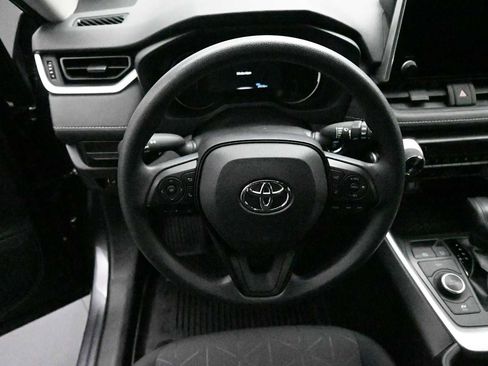 Used 2025 Toyota RAV4 XLE AWD/4WD image 12