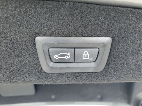 Used 2018 BMW 740i image 9