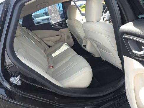 Used 2016 Chrysler 200 Limited FWD image 40