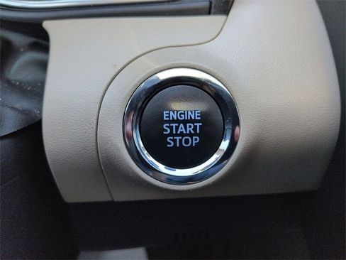 Used 2019 Toyota Avalon Limited image 22