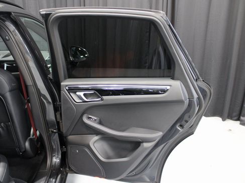 Used 2025 Porsche Macan AWD/4WD image 25