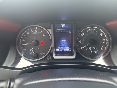 Used 2017 Toyota Tacoma TRD Off-Road w/ Tow Package (A/T) image 13