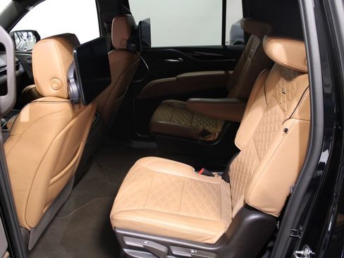 Used 2023 Cadillac Escalade ESV Premium Luxury w/ Performance Package AWD/4WD image 17