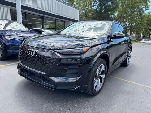 Used 2025 Audi Q6 e-tron Premium Plus w/ Premium Plus AWD/4WD image 2