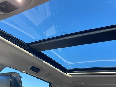 Used 2023 Chrysler Pacifica Limited FWD image 29