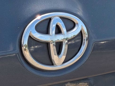 Used 2018 Toyota Corolla LE FWD image 12