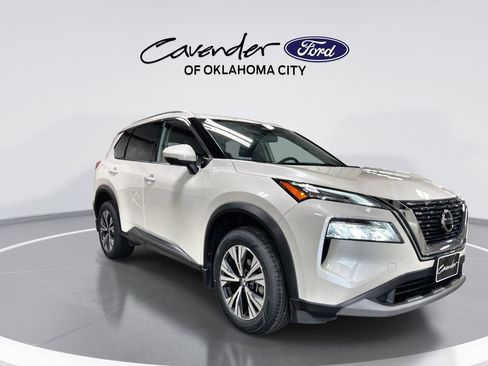 Used 2021 Nissan Rogue SV w/ Premium Package AWD/4WD image 2