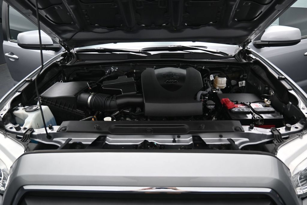 Certified 2020 Toyota Tacoma SR5 AWD/4WD image 32