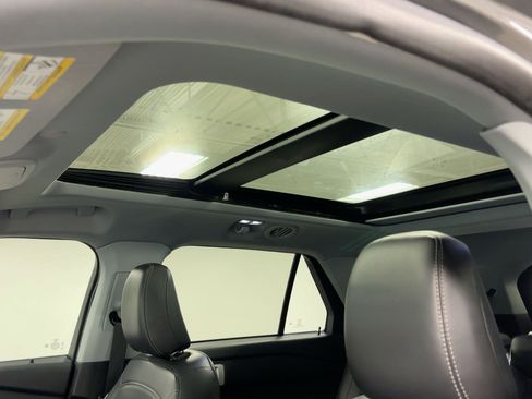 Used 2022 Ford Explorer XLT w/ Equipment Group 202A image 14