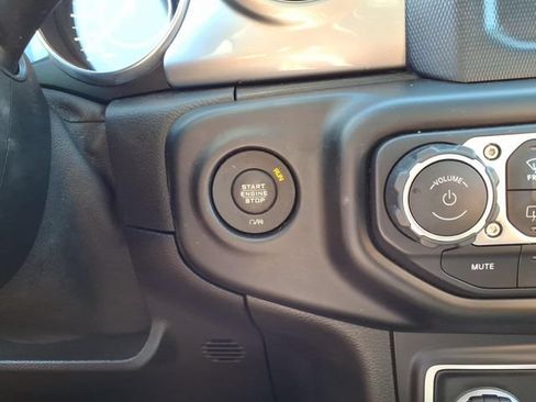 Used 2020 Jeep Wrangler Unlimited Sahara w/ Cold Weather Group AWD/4WD image 27