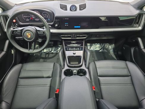 Certified 2024 Porsche Cayenne image 13