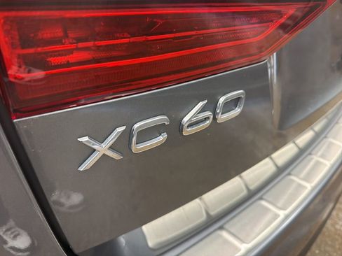 Used 2020 Volvo XC60 T6 Momentum image 22