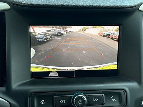 Used 2024 GMC Terrain SLE image 28