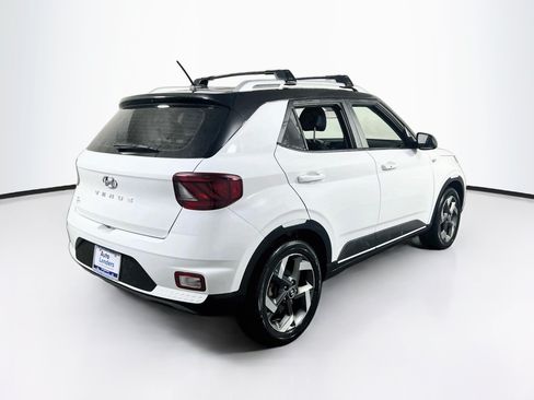 Used 2023 Hyundai Venue Limited FWD image 5