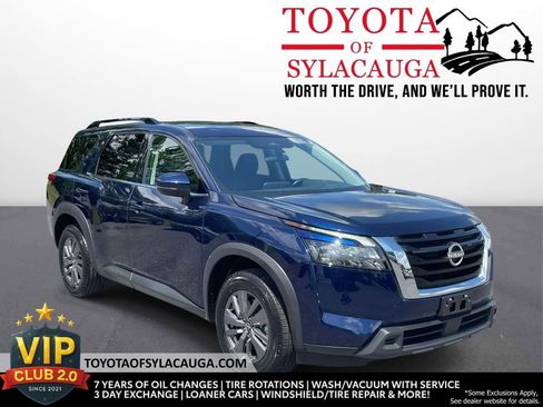 Used 2025 Nissan Pathfinder SV FWD image 1