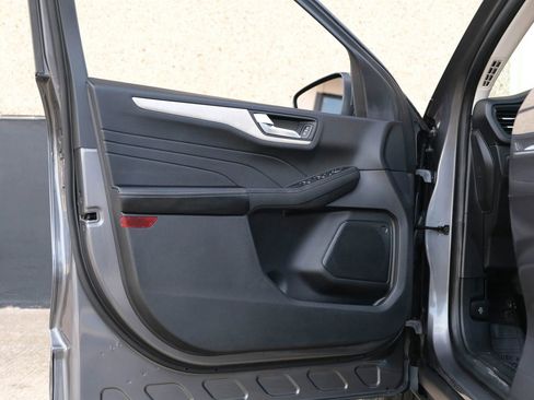 Used 2022 Ford Escape SEL image 19