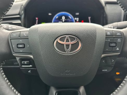 Used 2025 Toyota Camry SE image 22