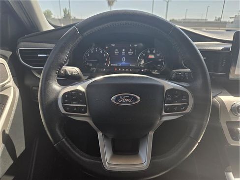 Used 2021 Ford Explorer XLT w/ Equipment Group 202A RWD image 16