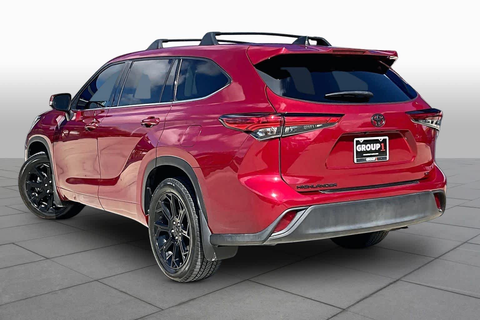 Used 2022 Toyota Highlander LE FWD image 11