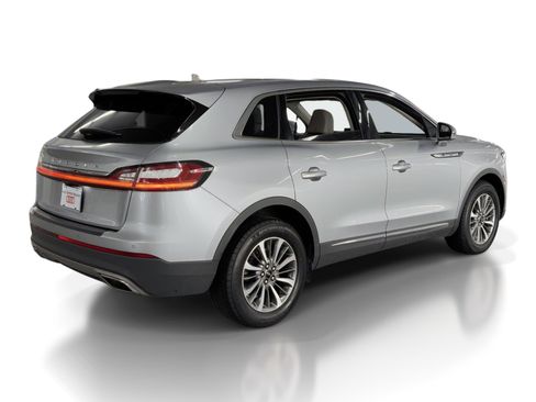 Used 2023 Lincoln Nautilus Reserve image 9