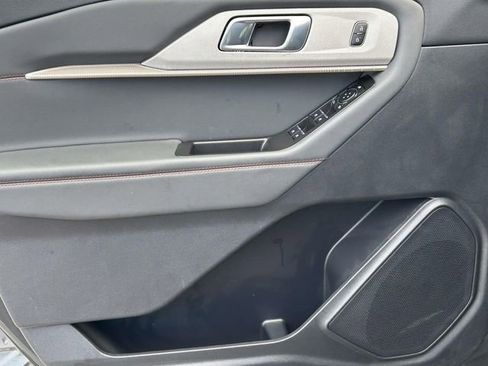 Used 2025 Ford Explorer Active RWD image 12