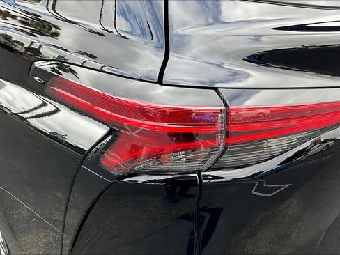 Used 2021 Toyota Sienna XSE w/ XSE Plus Package image 27