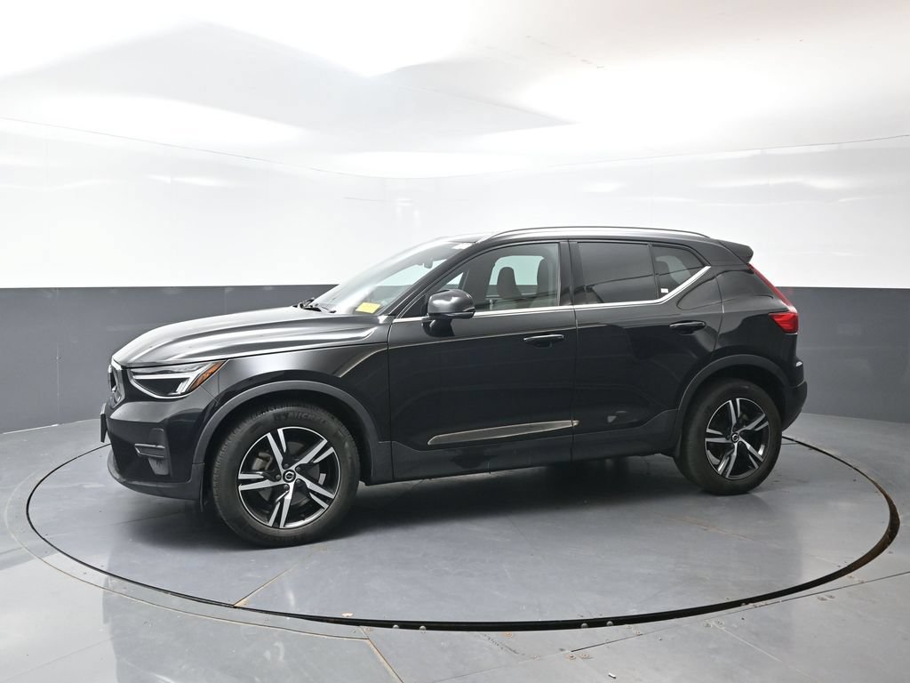 Used 2025 Volvo XC40 B5 Core AWD/4WD image 9