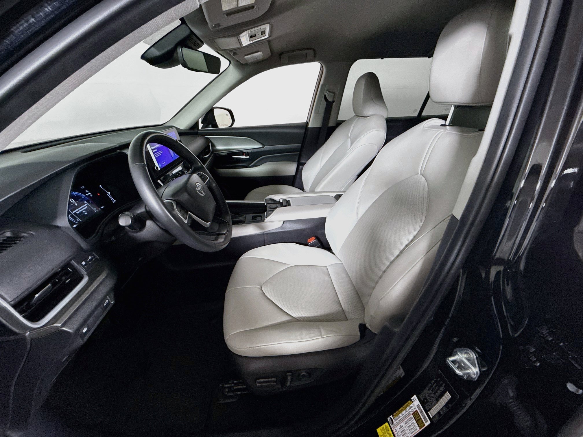 Used 2024 Toyota Grand Highlander AWD image 11