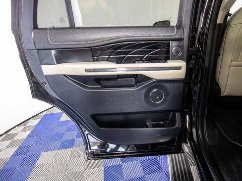 Used 2019 Ford Expedition Platinum RWD image 16