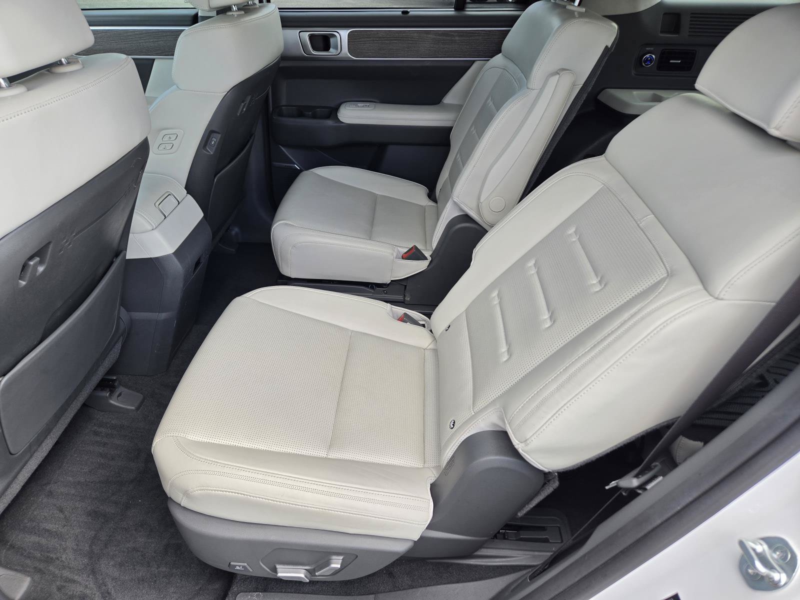 Used 2025 Hyundai Santa Fe Calligraphy AWD/4WD image 19