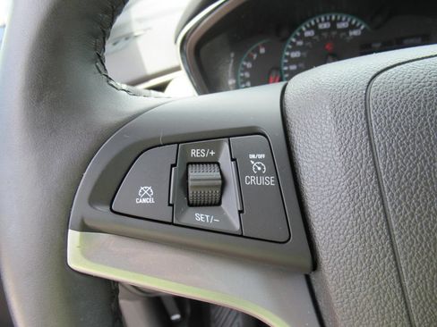 Used 2018 Chevrolet Trax LT w/ Driver Confidence Package FWD image 21