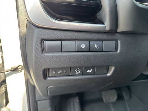 Used 2025 Nissan Rogue SL w/ SL Premium Package FWD image 14