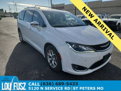 Used 2017 Chrysler Pacifica Limited w/ UConnect Theater Package