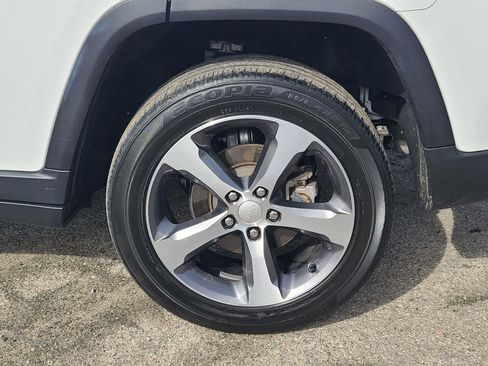 Used 2023 Jeep Grand Cherokee Limited image 33