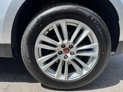 Used 2017 Jaguar F-PACE Prestige image 9