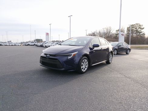 Used 2024 Toyota Corolla LE image 8