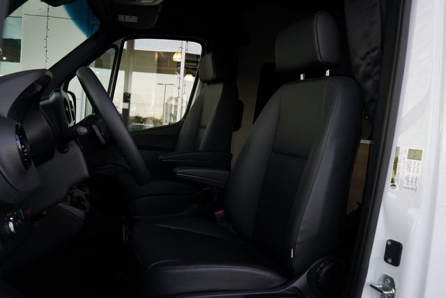 Used 2023 Mercedes-Benz Sprinter 2500 image 29