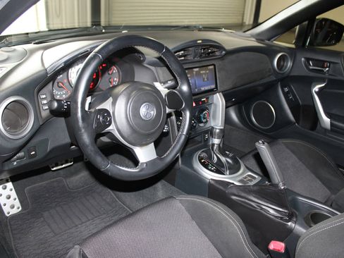 Used 2017 Toyota 86 image 7