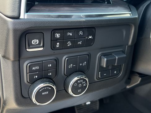 Used 2025 Chevrolet Tahoe Z71 w/ Comfort Package AWD/4WD image 14