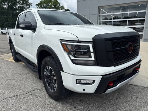 Used 2024 Nissan Titan PRO-4X w/ Pro-4x Convenience Package AWD/4WD image 15