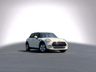 Used 2016 MINI Cooper 4-Door Hardtop FWD video 2