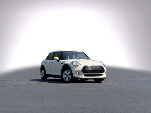 Used 2016 MINI Cooper 4-Door Hardtop FWD image 2