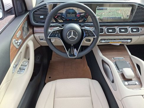 New 2026 Mercedes-Benz GLS 450 4MATIC image 9