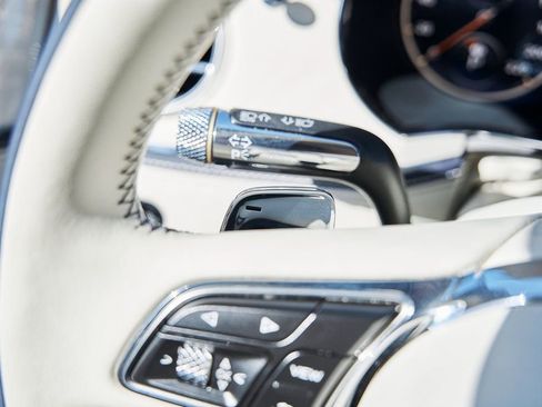 Used 2024 Bentley Flying Spur V8 image 55