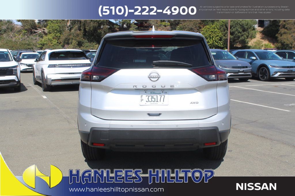 Used 2025 Nissan Rogue SV AWD/4WD image 8
