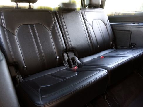 Used 2020 Ford Expedition Limited image 12